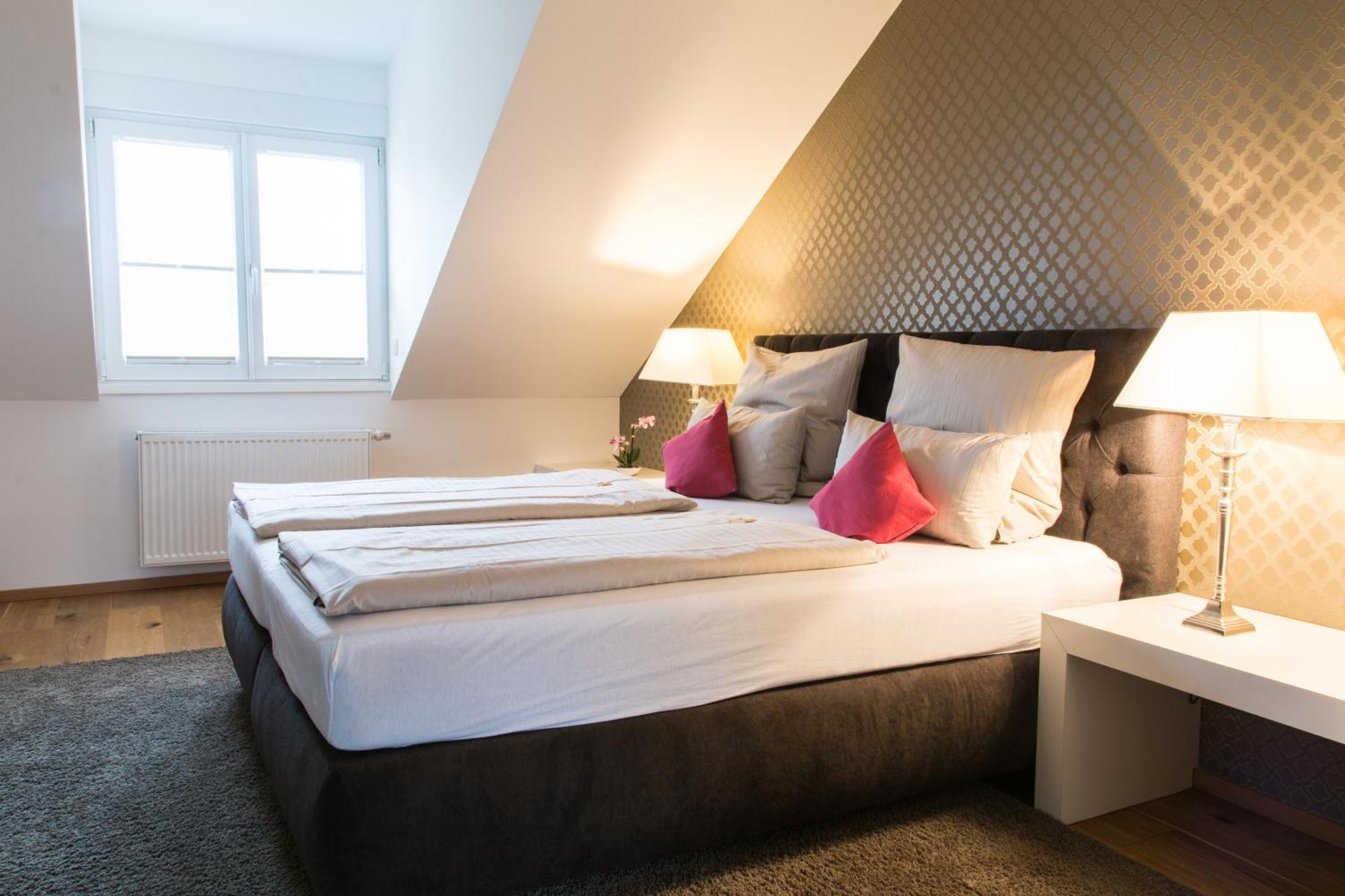 Helvetia Suites - Dusseldorf — Photos 1